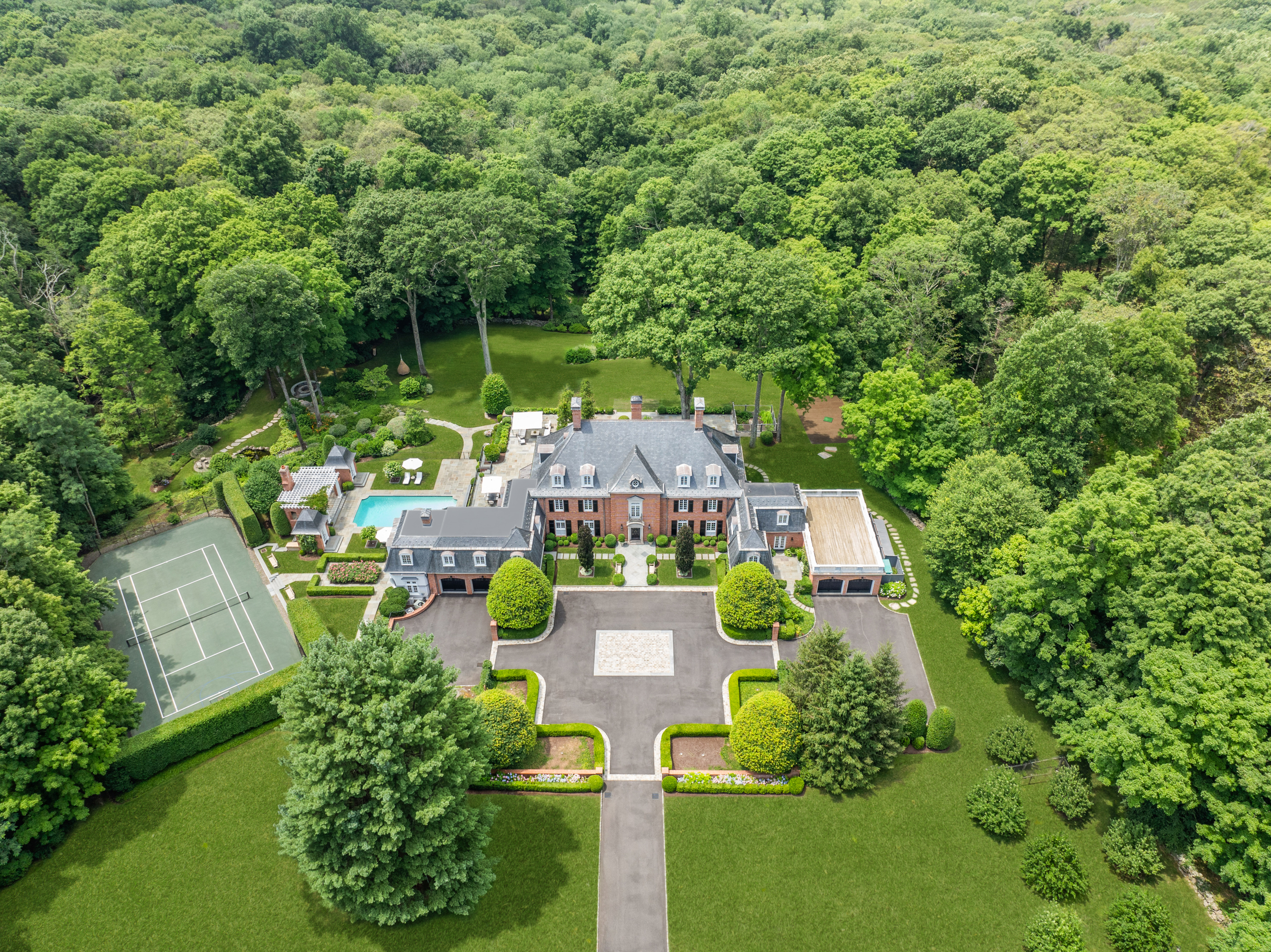 29 Round Hill Club Road